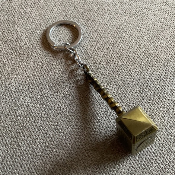 Thor Marvel Hammer Keychain - Picture 3 of 3